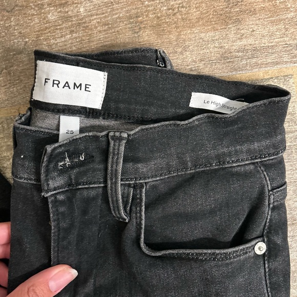 Frame Le High Straight Black Jean - Picture 4 of 5